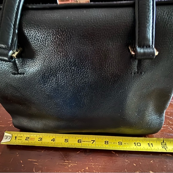 Isaac Mizrahi Elegant Black Shoulder Bag - Picture 9 of 16